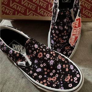 Brand new in the box vans floral ditsy slip ons men’s 6.5 women’s 8